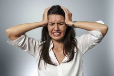 Почему у женщин болит голова? Ищем причину ежедневных и периодических головных болей!